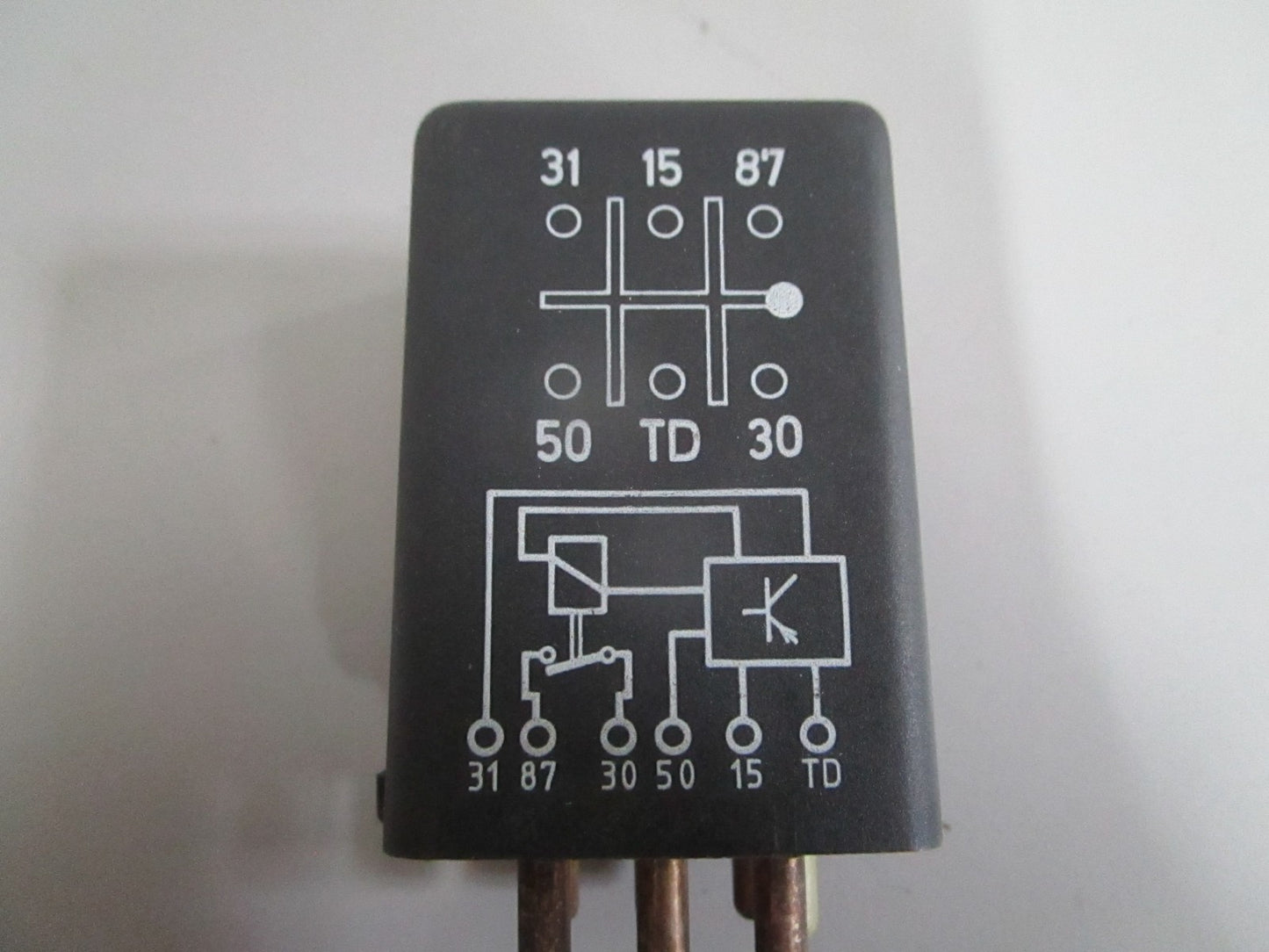 NEW OEM 0015450605 Mercedes-Benz Fuel Pump Relay 0820