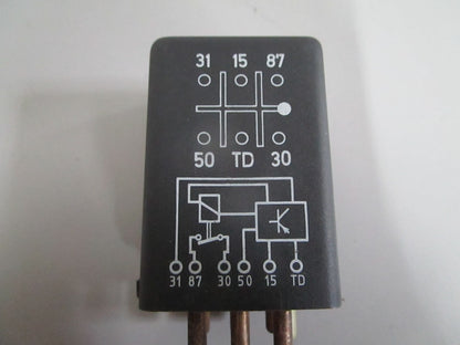 NEW OEM 0015450605 Mercedes-Benz Fuel Pump Relay 0820