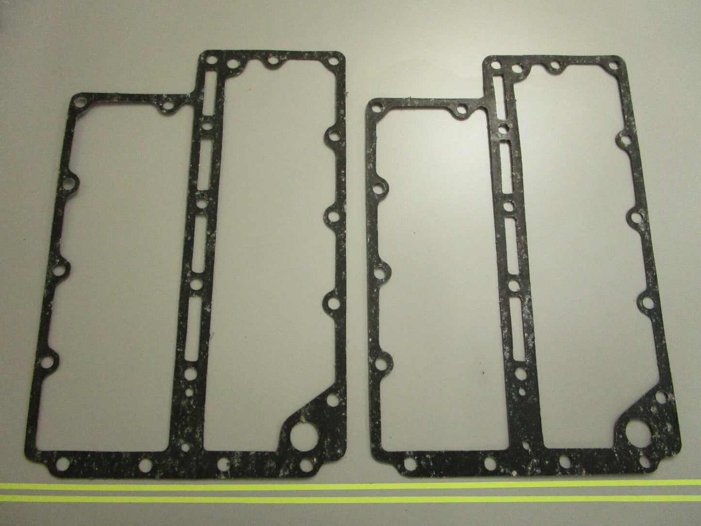 *NEW OEM* (LOT OF 2) 0810 OMC Johnson Evinrude Gasket 305176 0305176