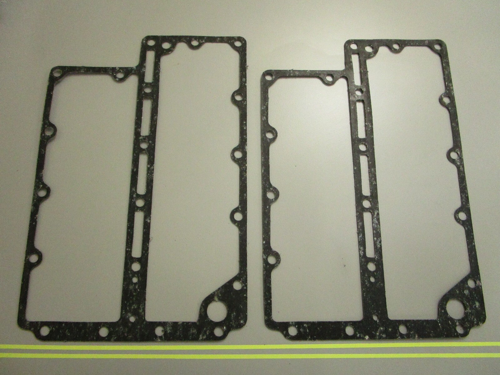*NEW OEM* (LOT OF 2) 0810 OMC Johnson Evinrude Gasket 305176 0305176
