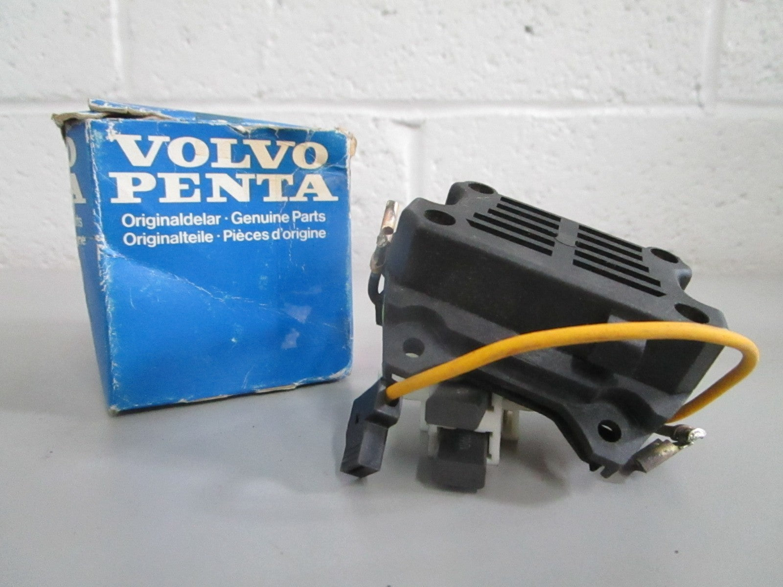 NEW OEM 858840 Volvo Penta Regulator 0820