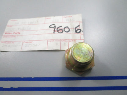 *NEW OEM* 0810 Volvo Penta Oil Drain Plug 960632
