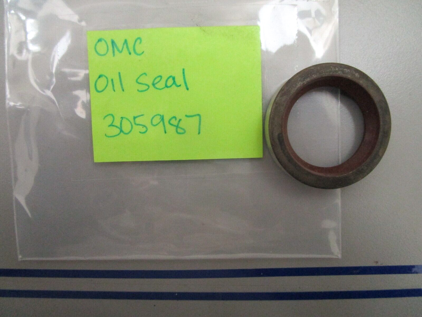 *NEW OEM* 0810 OMC Johnson Evinrude Oil Seal 305987 0305987