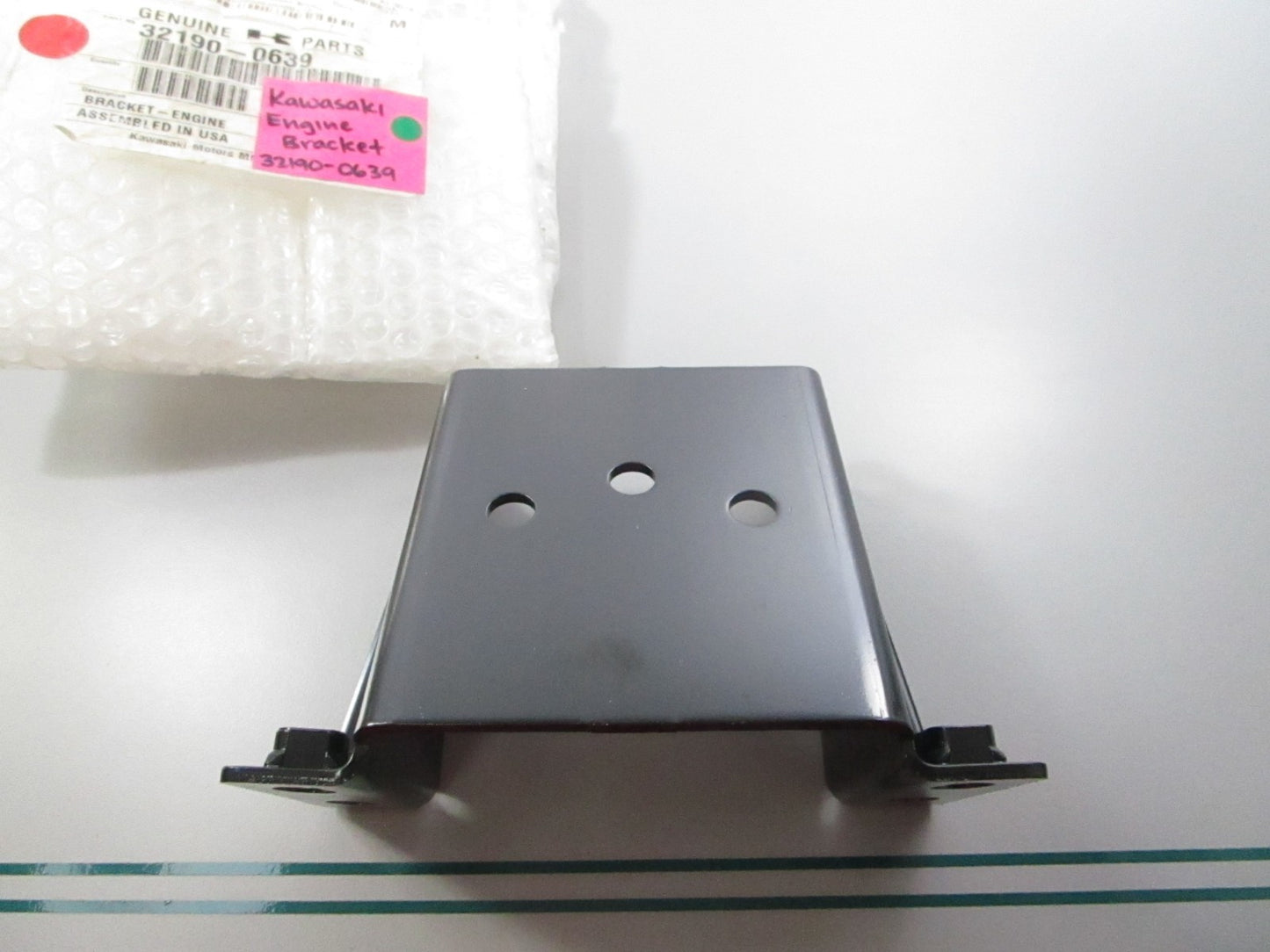 NEW OEM 32190-0639 Kawasaki Engine Bracket 0810