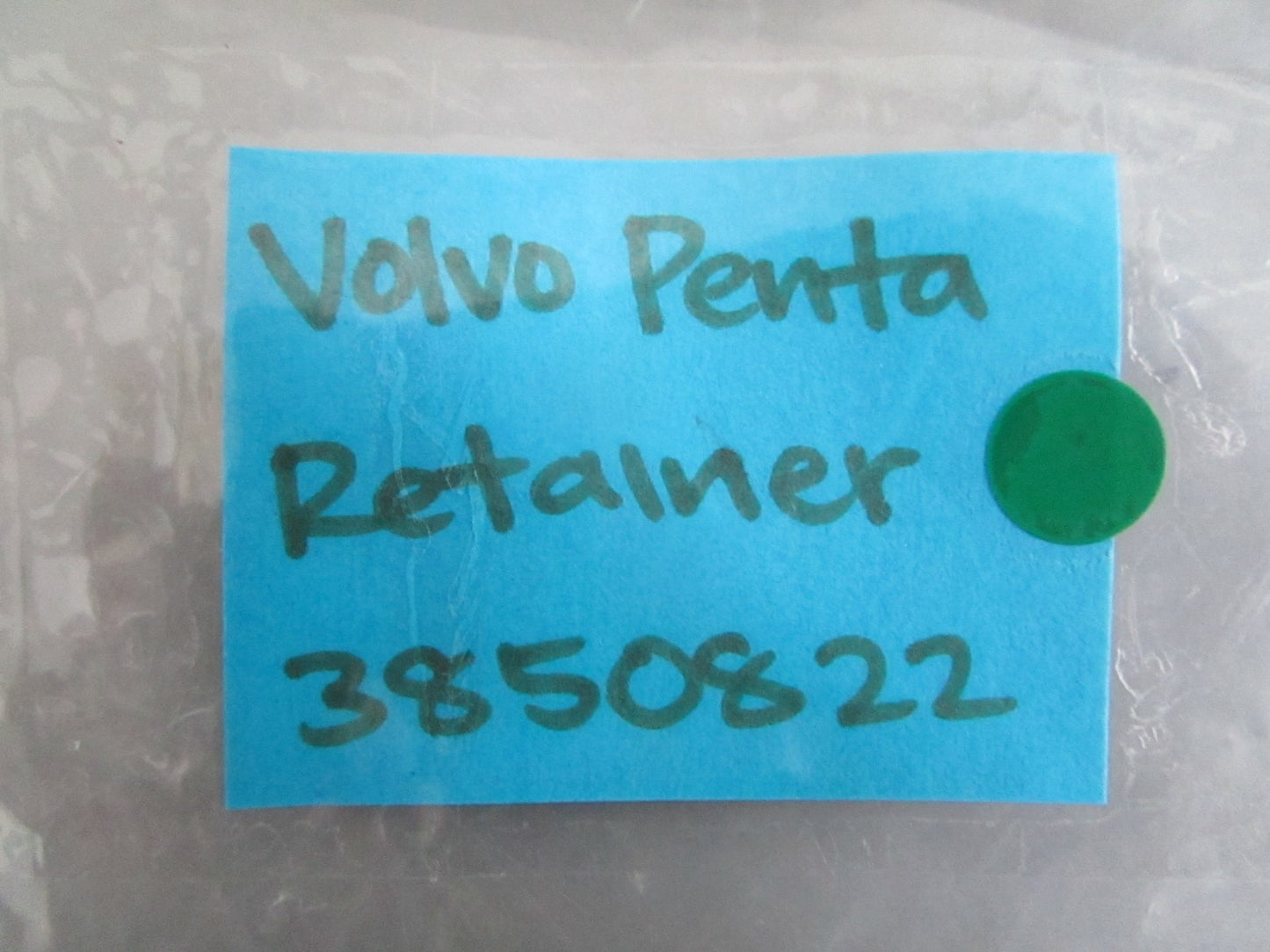 NEW OEM 3850822 Volvo Penta Retainer 0820