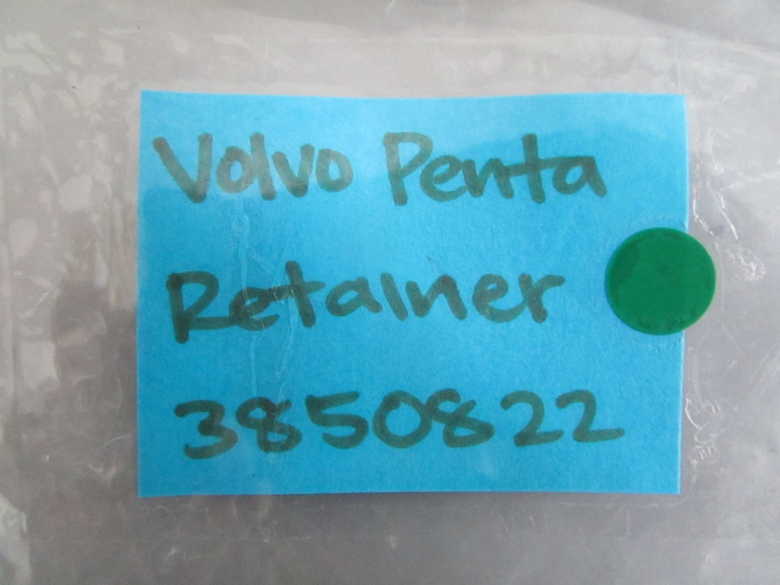 NEW OEM 3850822 Volvo Penta Retainer 0820