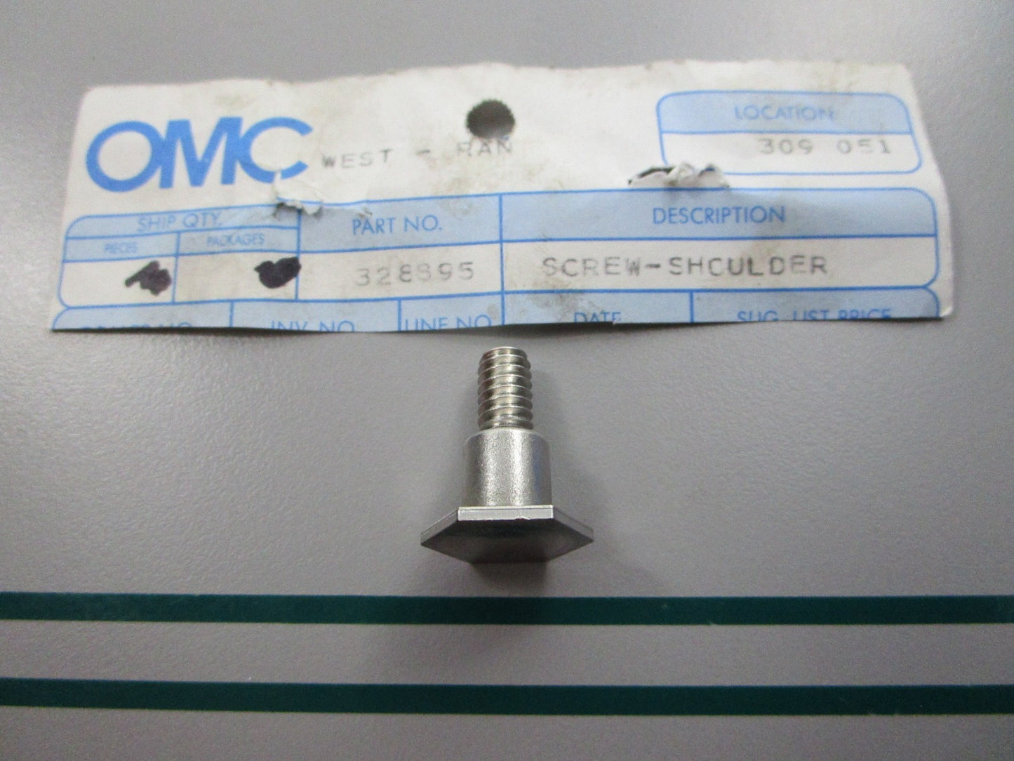 NEW OEM 328895 0328895 OMC Johnson Evinrude Shoulder Screw Bolt 0810