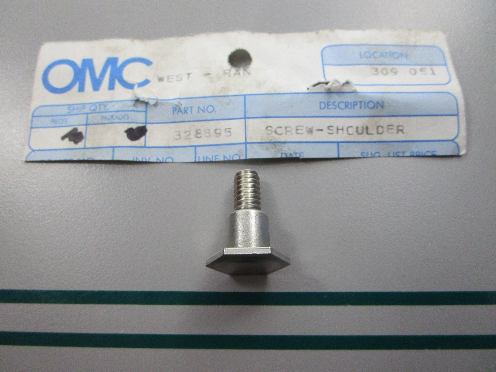 NEW OEM 328895 0328895 OMC Johnson Evinrude Shoulder Screw Bolt 0810