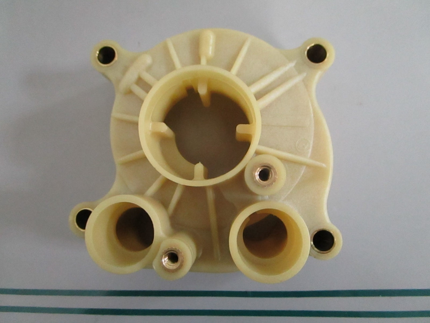 OMC NEW OEM Water Pump Impeller Housing 385801 NOS Johnson Evinrude Part 0820