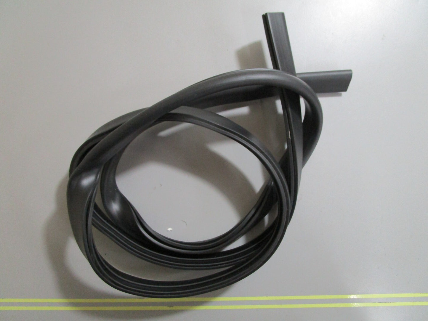 *NEW OEM* 0810 Suzuki Rubber 61112-93400