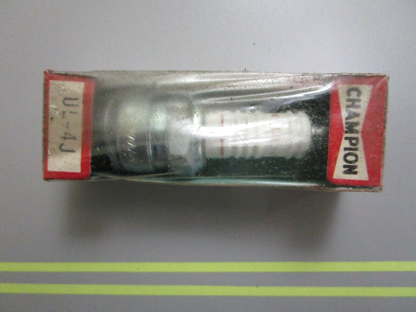 *NEW* 0810 Champion Spark Plug UL-4J