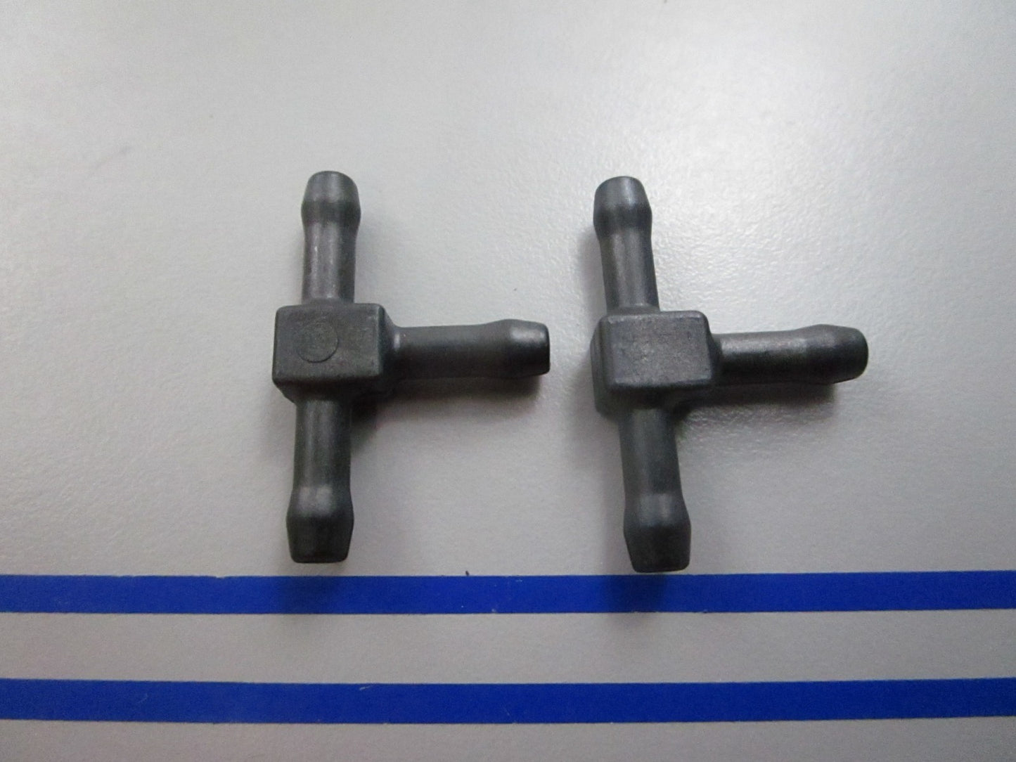NEW OEM (LOT OF 2) 313537 0313537 OMC Johnson Evinrude Tee Fitting 0810