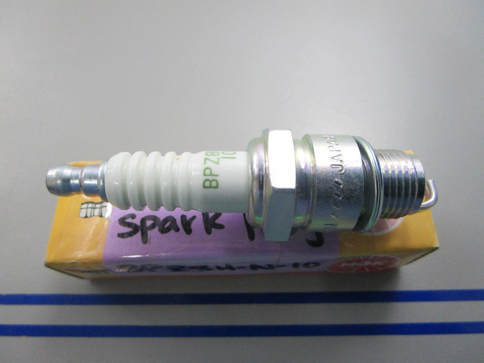 NEW BPZ8H-N-10 NGK Spark Plug 0810