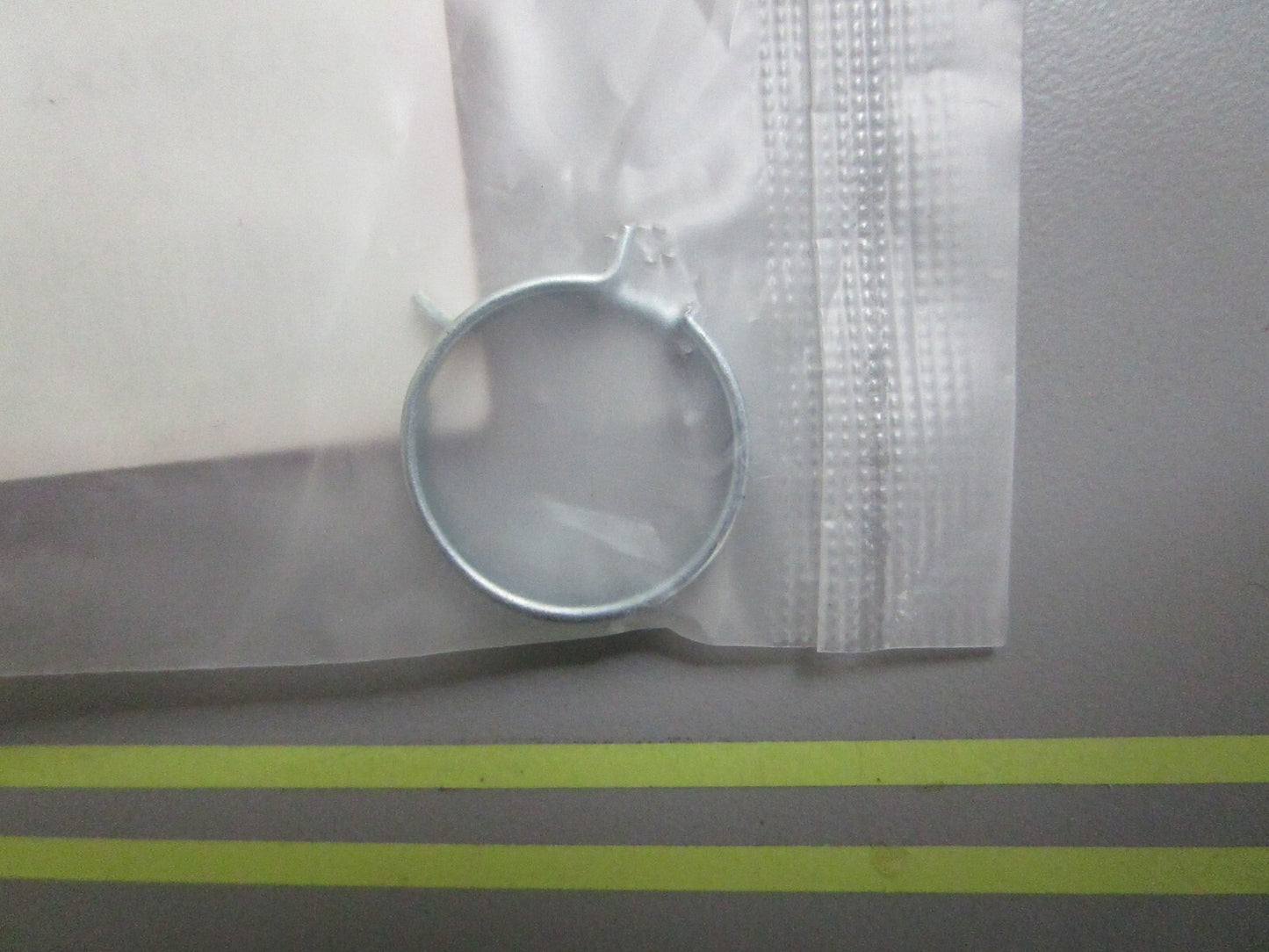 *NEW OEM* 0810 Honda Clip 90651-VD6-901