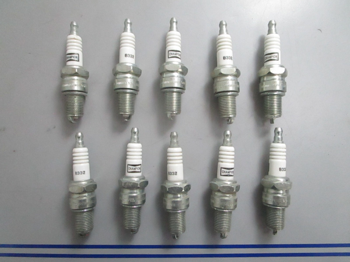 *NEW* (LOT OF 10) 0820 Champion Spark Plug 8332