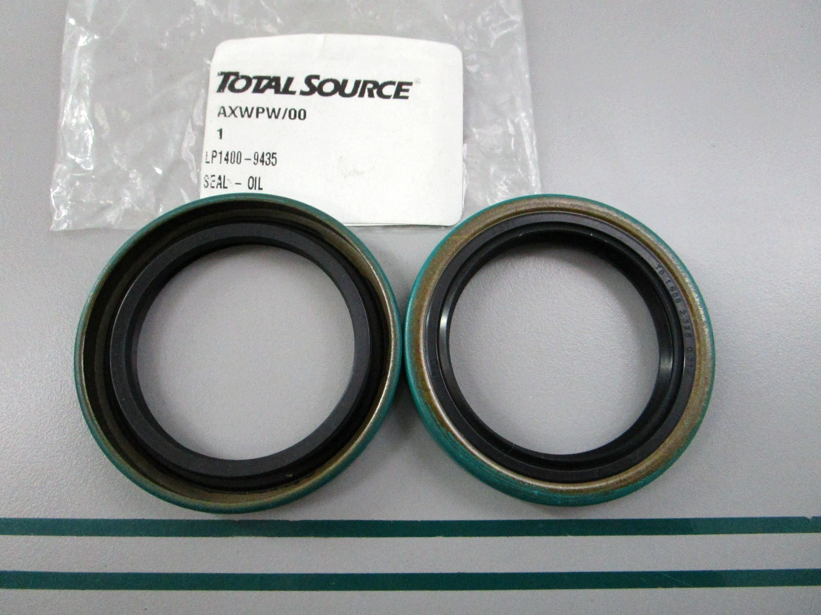 NEW (LOT OF 2) LP1400-9435 For: LPM Total Source Oil Seal 0810