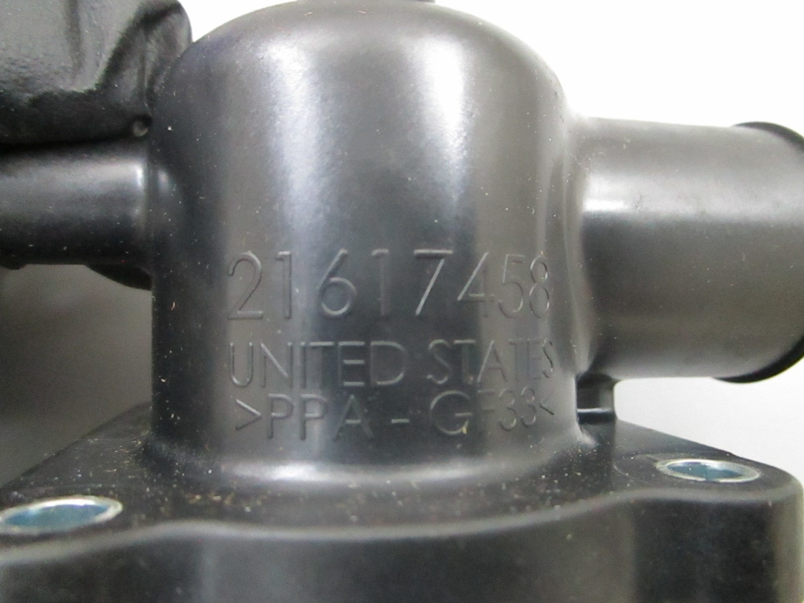 *NEW OEM* 0810 Volvo Penta Housing 21617458