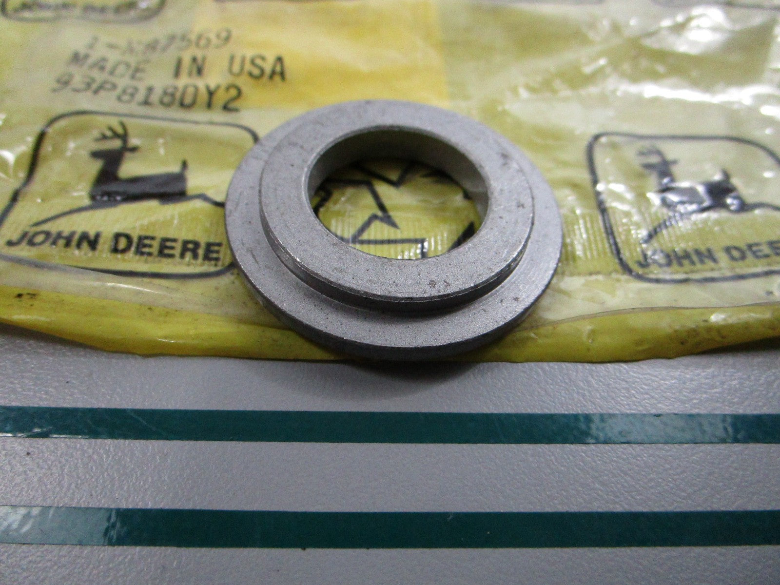 NEW OEM M87569 John Deere Seal 0810