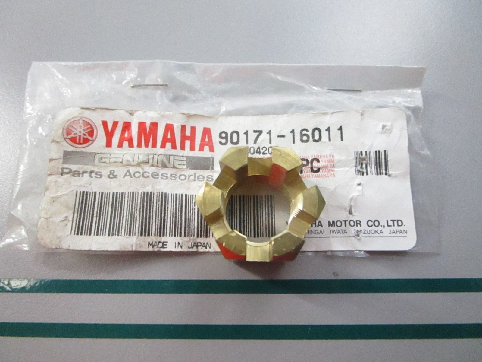 NEW OEM 90171-16011-00 Yamaha Propeller Castle Nut 0810