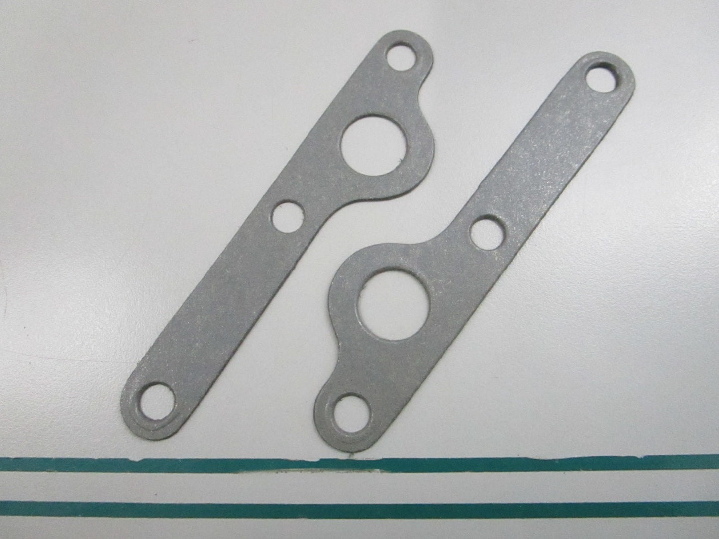 NEW OEM (LOT OF 2) 332999 0332999 OMC Johnson Evinrude Gasket 0810