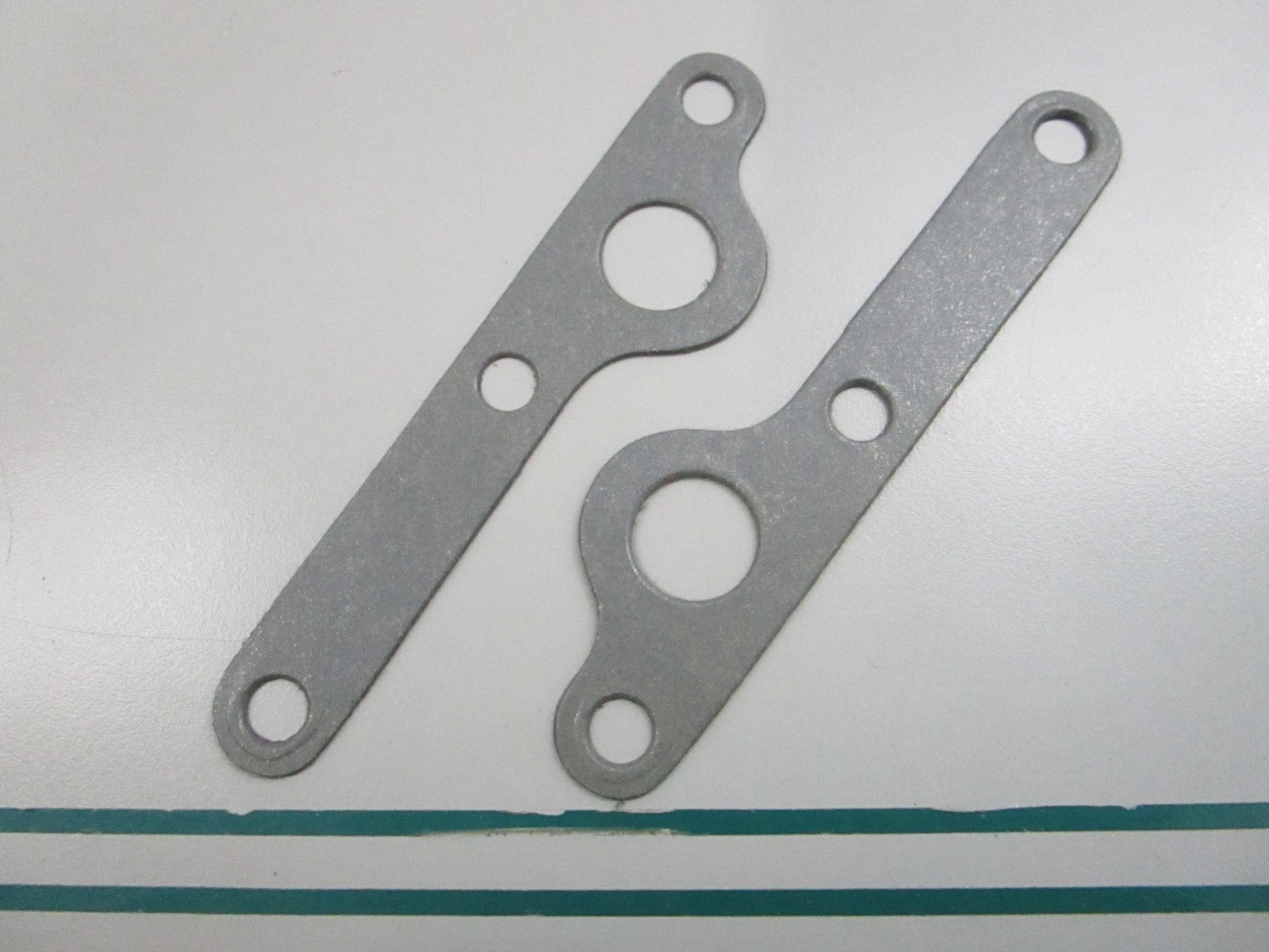 NEW OEM (LOT OF 2) 332999 0332999 OMC Johnson Evinrude Gasket 0810