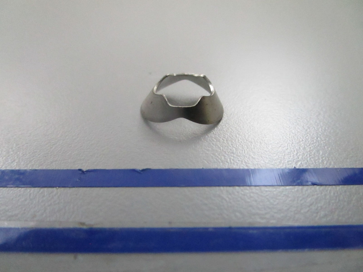 *NEW OEM* 0810 OMC Johnson Evinrude Retainer 302420 0302420