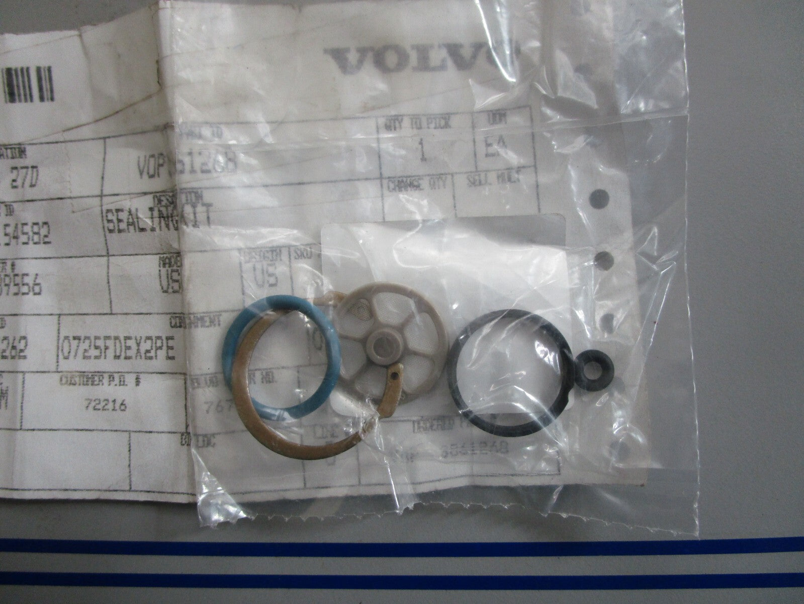 *NEW OEM* 0820 Volvo Penta Seal Kit 3861268