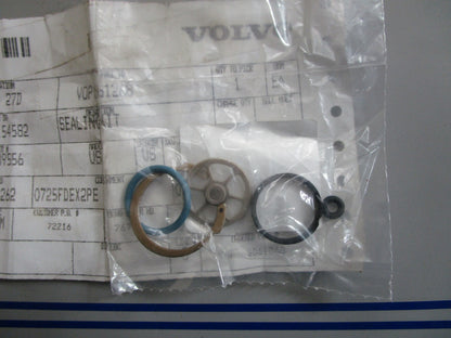 *NEW OEM* 0820 Volvo Penta Seal Kit 3861268