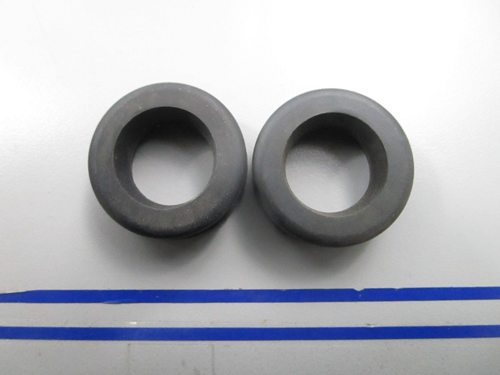 *NEW OEM* (LOT OF 2) 0810 OMC Johnson Evinrude Grommet 317105 0317105