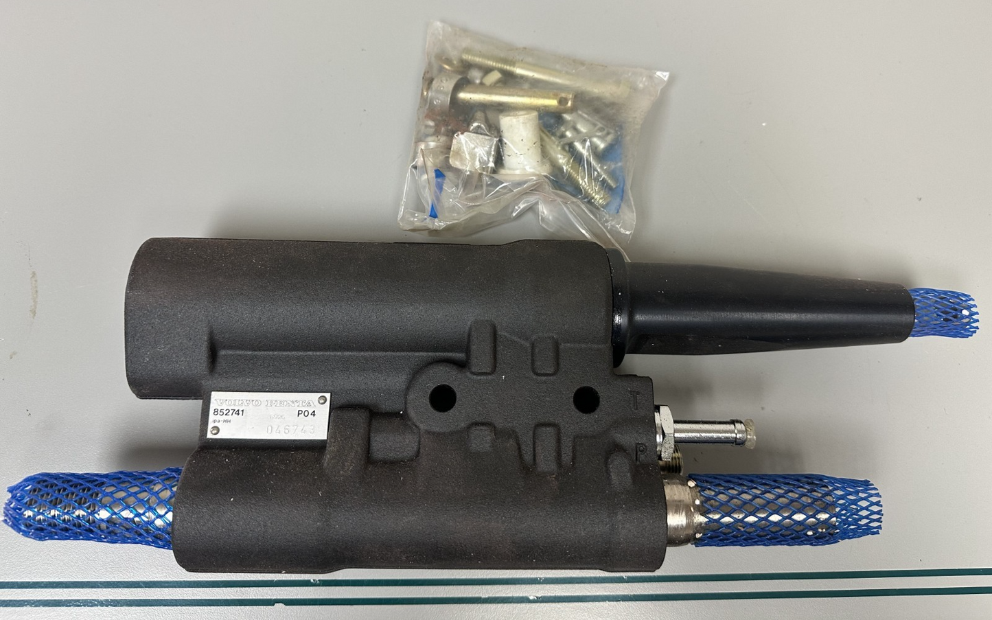 NEW OEM 852741 Volvo Penta Hydraulic Power Steering Cylinder Actuator 0720