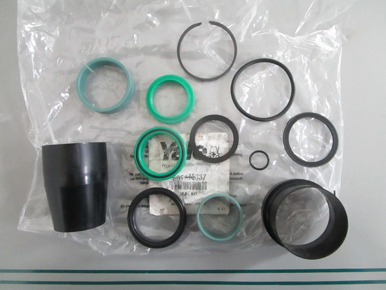 NEW OEM 505136037 Yale Seal Kit 0820