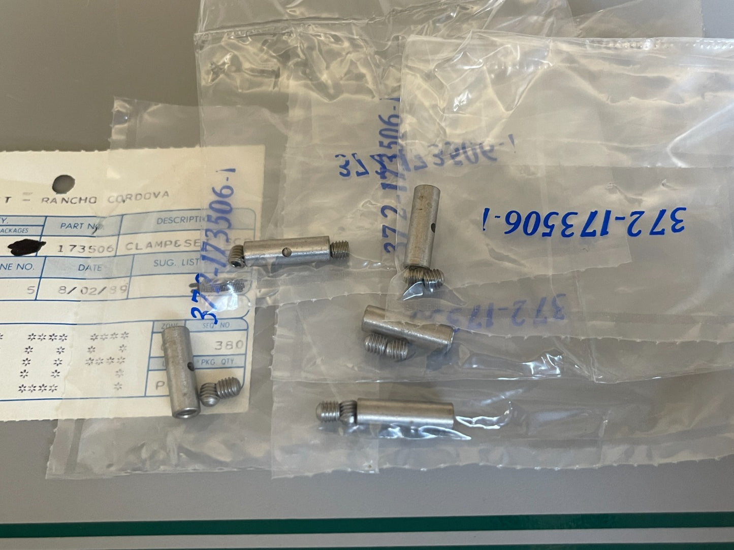 NEW OEM (LOT OF 5) 173506 0173506 OMC Johnson Evinrude Clamp & Screw Set 0810