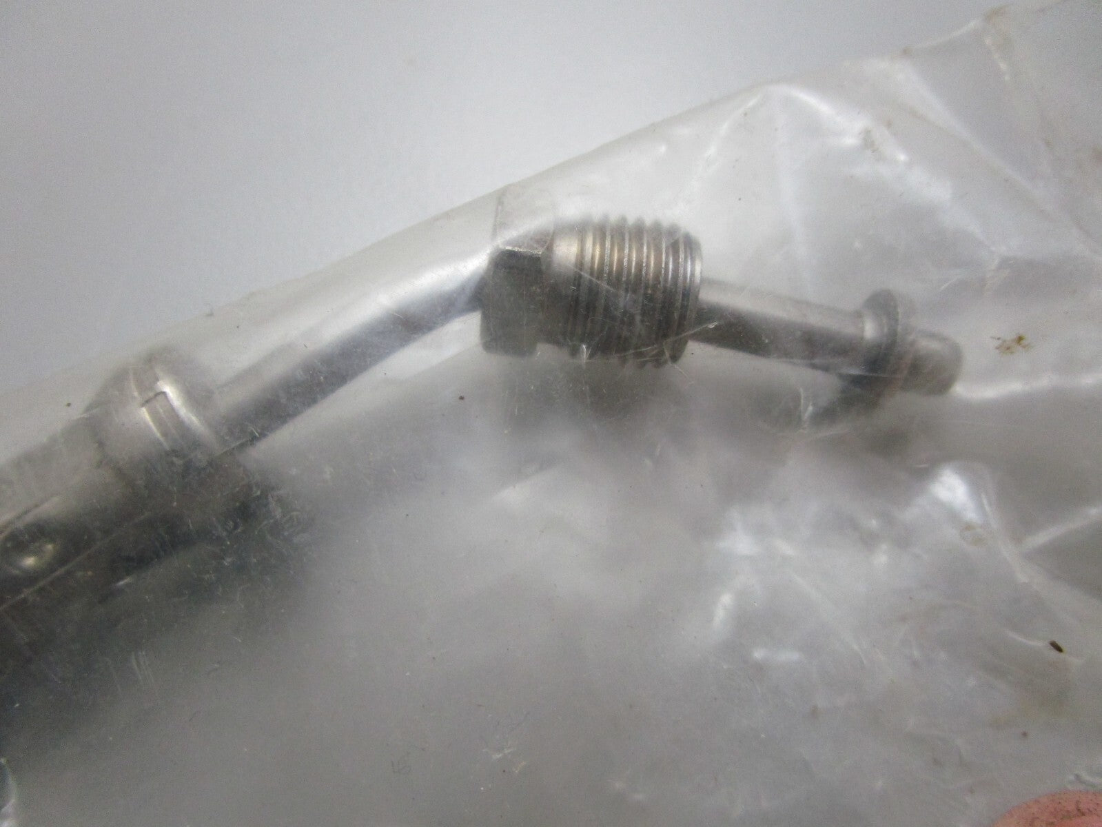 *NEW OEM* 0820 OMC Johnson Evinrude Oil Line 3853854