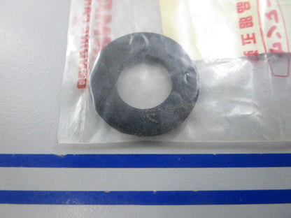 NEW OEM 124223-42070 Yamaha Washer Seal Piece 0810