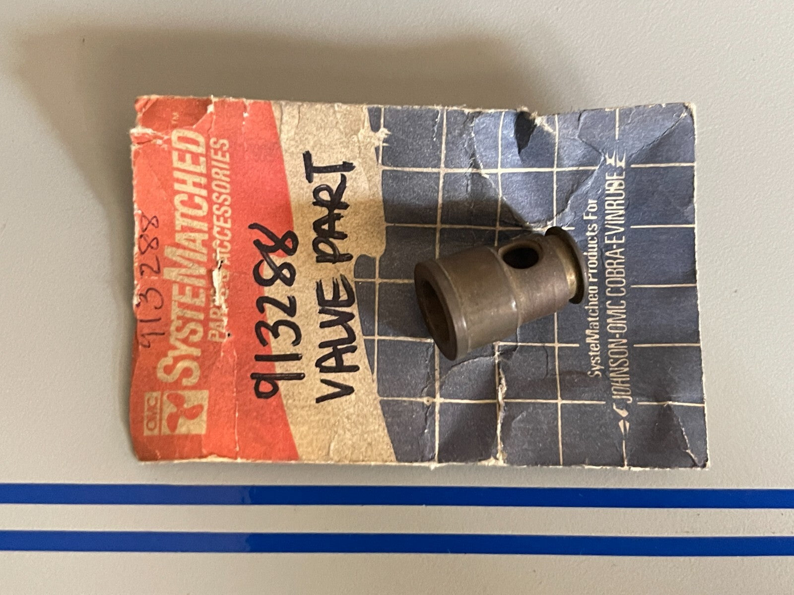 *NEW OEM* 0810 OMC Johnson Evinrude Seat Valve 913288 0913288