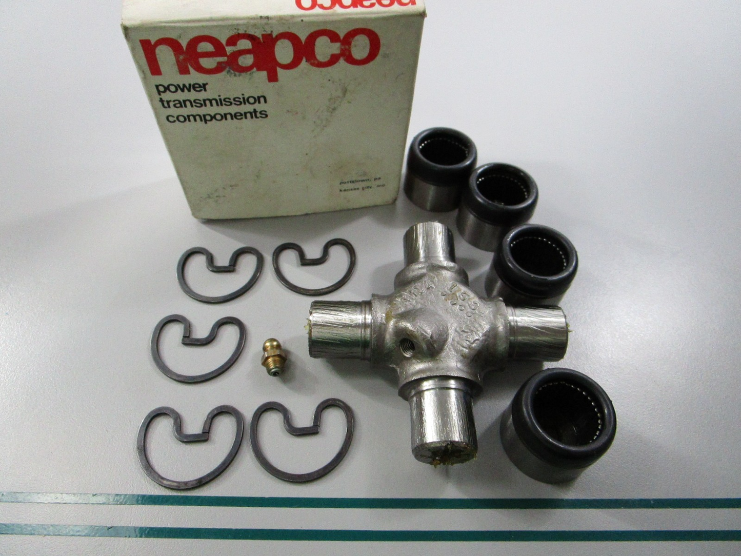 NEW 2-0053 NEAPCO Universal Joint 0810