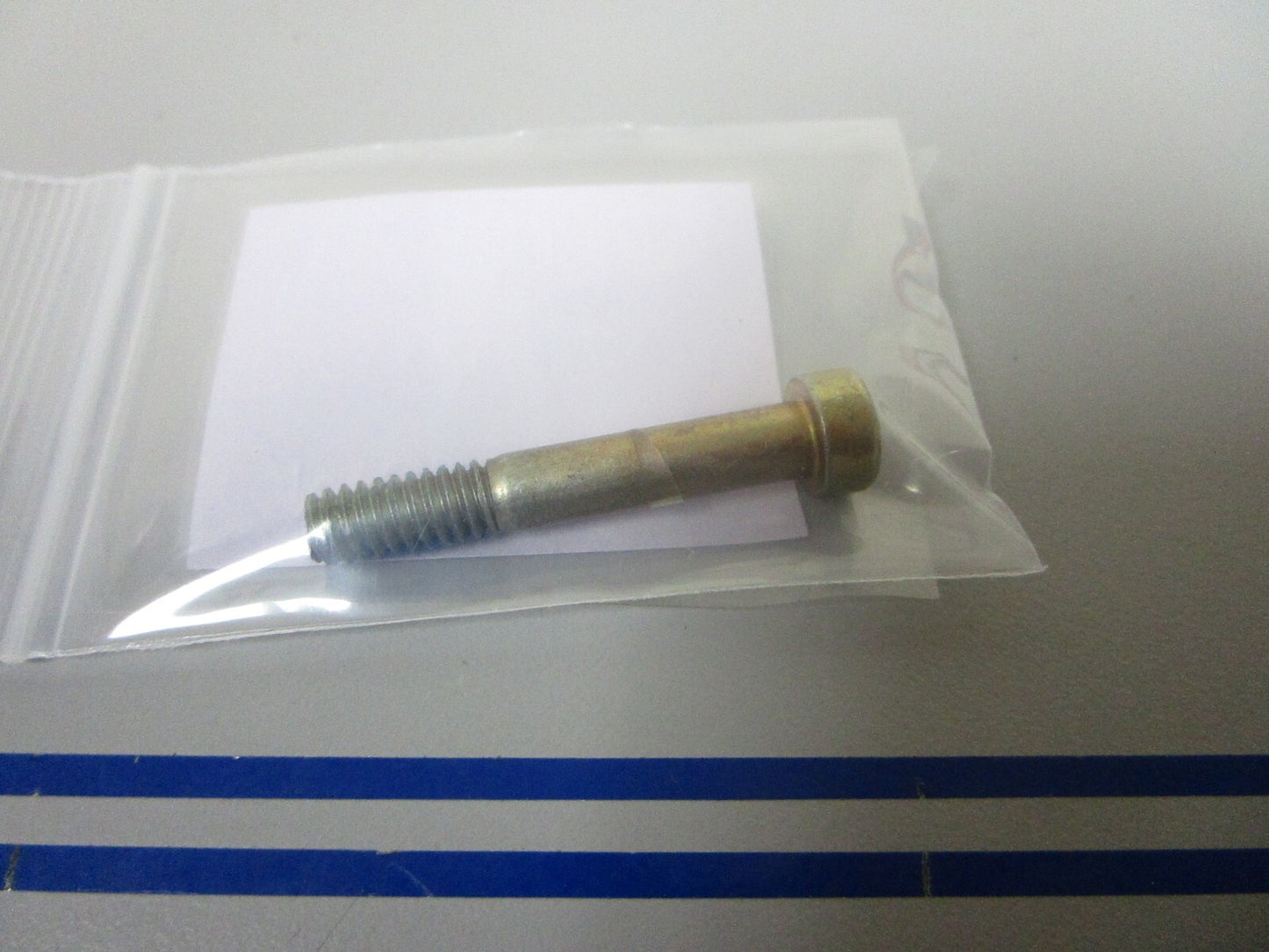 *NEW OEM* 0810 OMC Johnson Evinrude Screw 908373 0908373