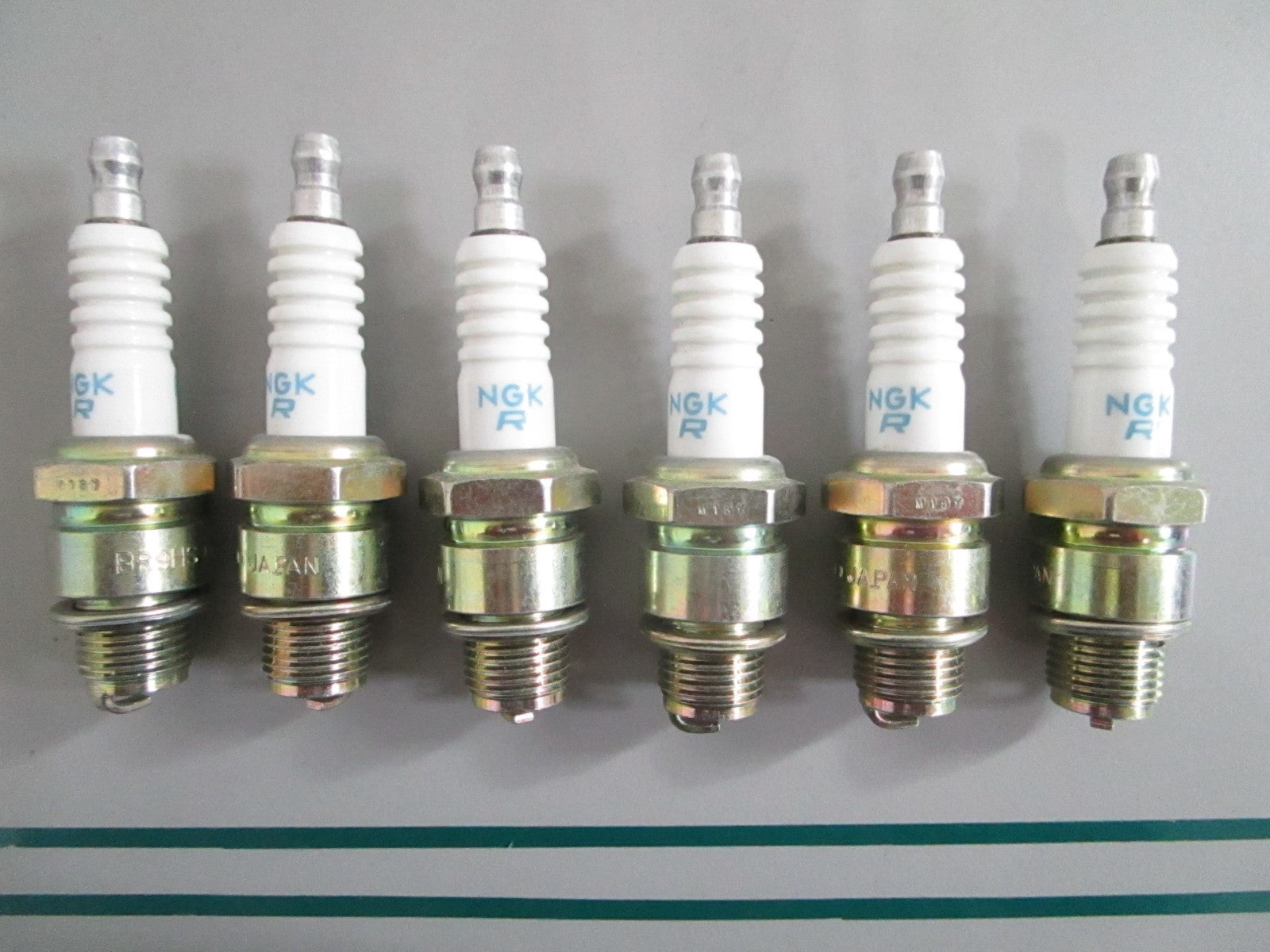 NEW OEM (LOT OF 6) BR9HS-10 NGK Spark Plug 0820