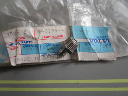 *NEW OEM* 0810 Volvo Penta Lubricating Nipple 940194