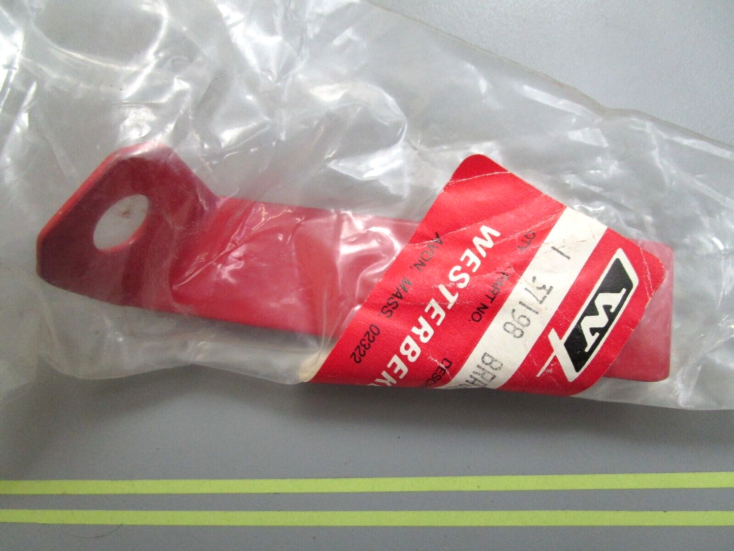 *NEW* 0750 Westerbeke BRACKET 37198