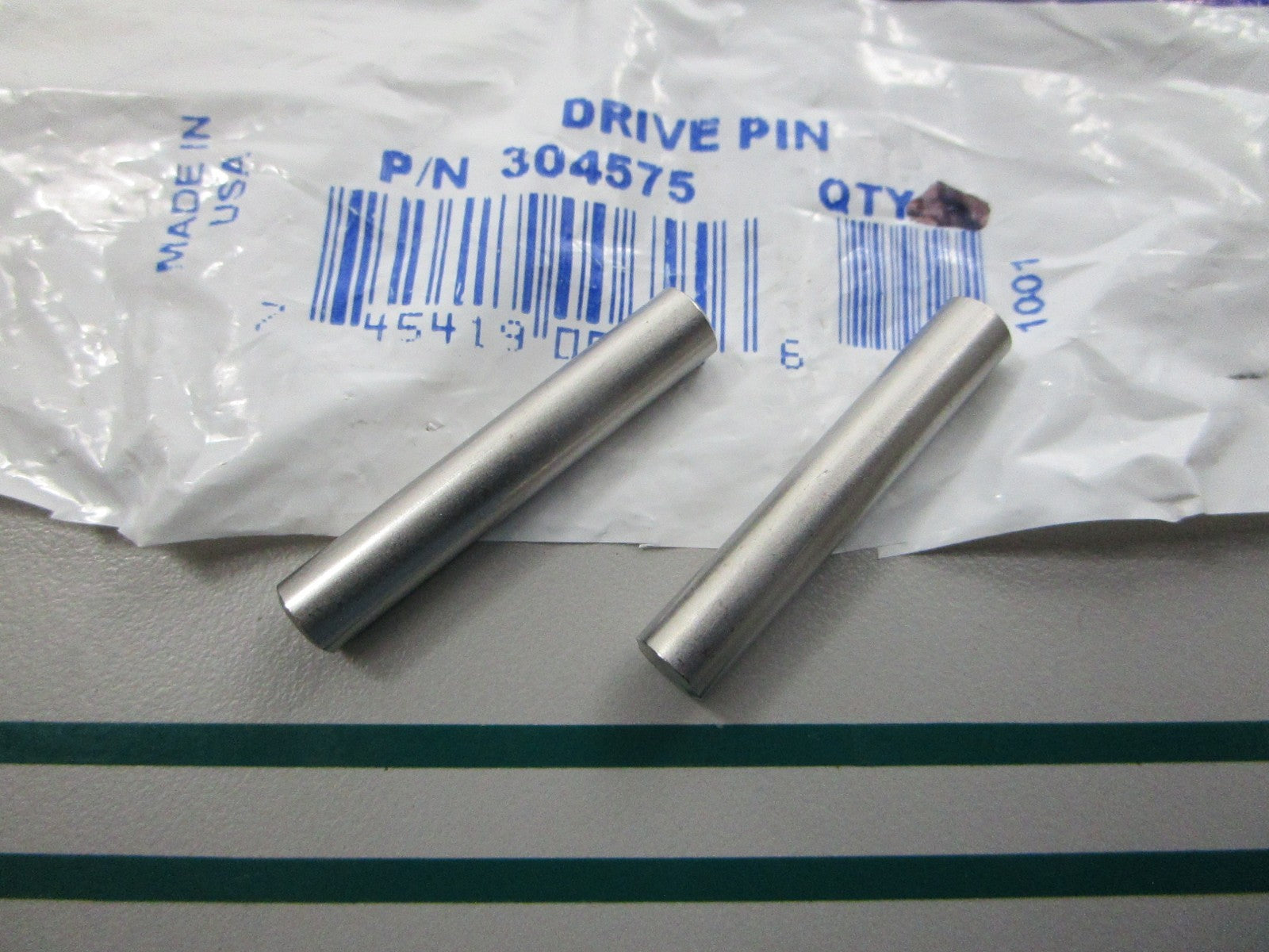 NEW OEM (LOT OF 2) 304575 0304575 OMC Johnson Evinrude Drive Pin 0810