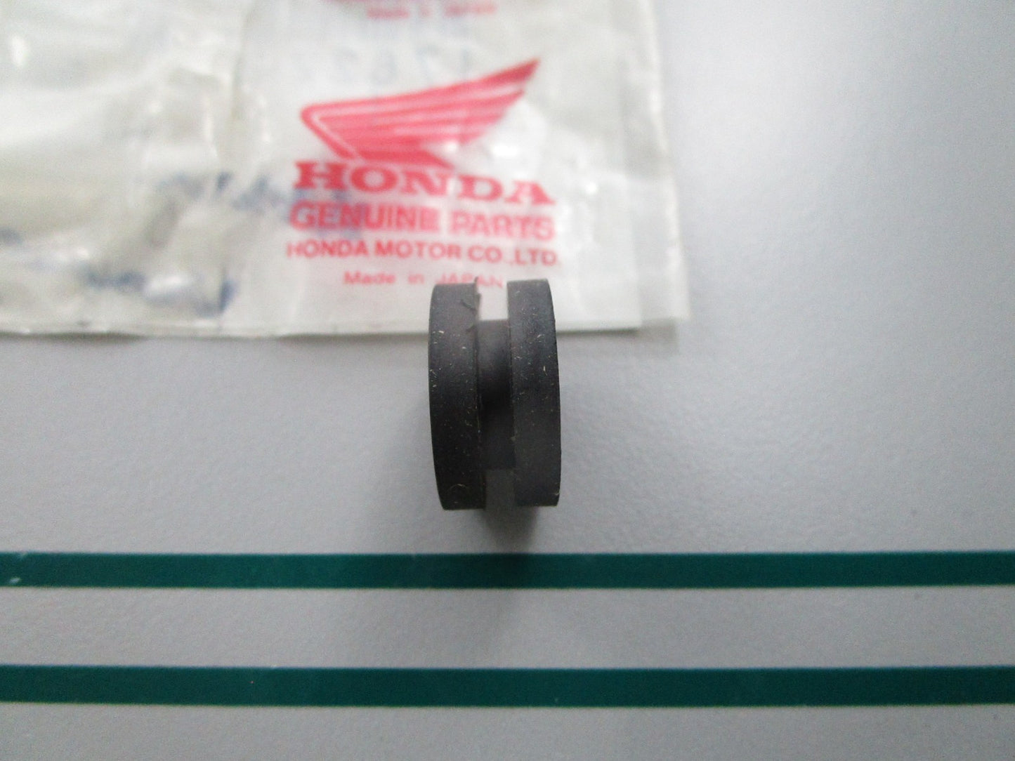NEW OEM 17622-GB7-900 Honda Rubber Cushion 0810