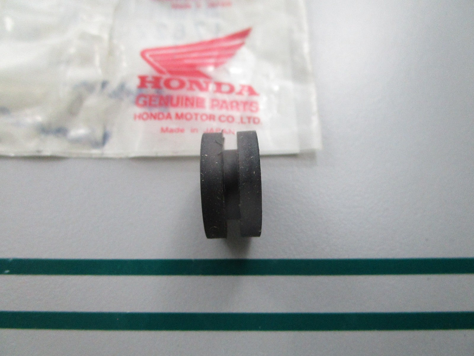 NEW OEM 17622-GB7-900 Honda Rubber Cushion 0810