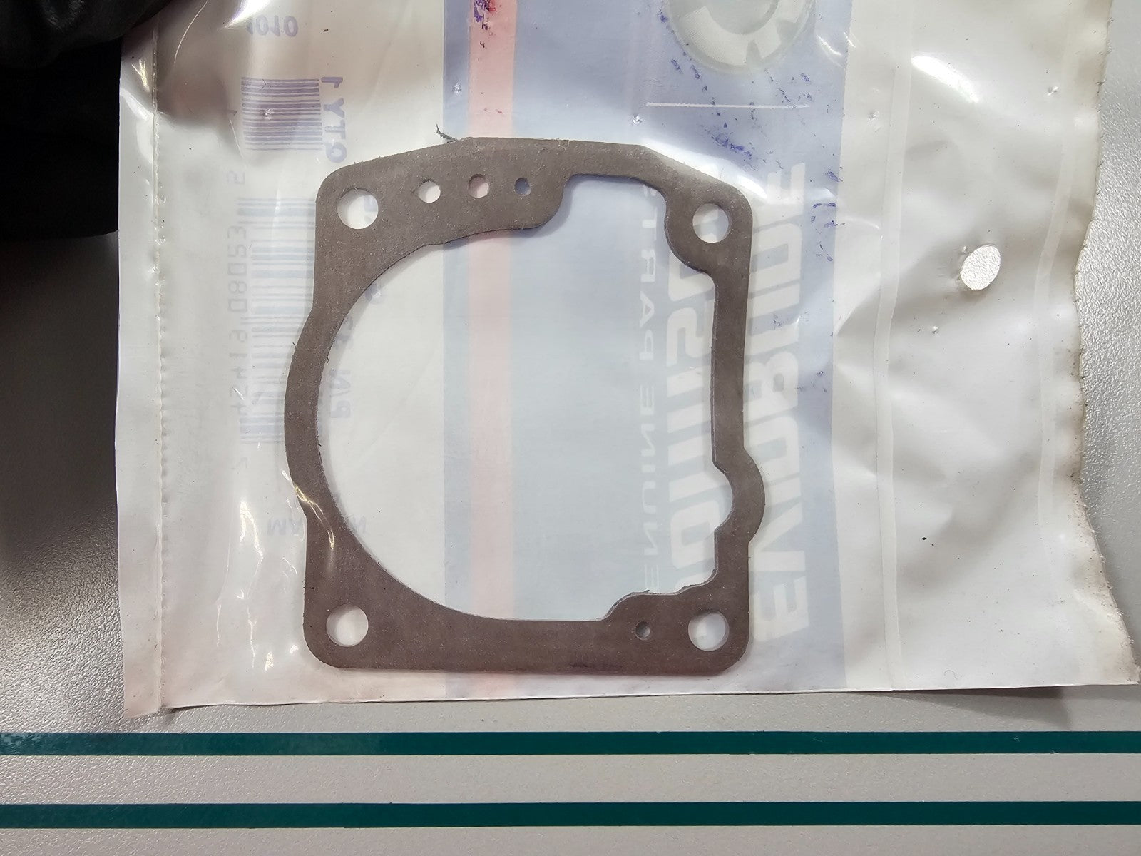 NEW OEM 335070 0335070 OMC Johnson Evinrude Gasket 0810