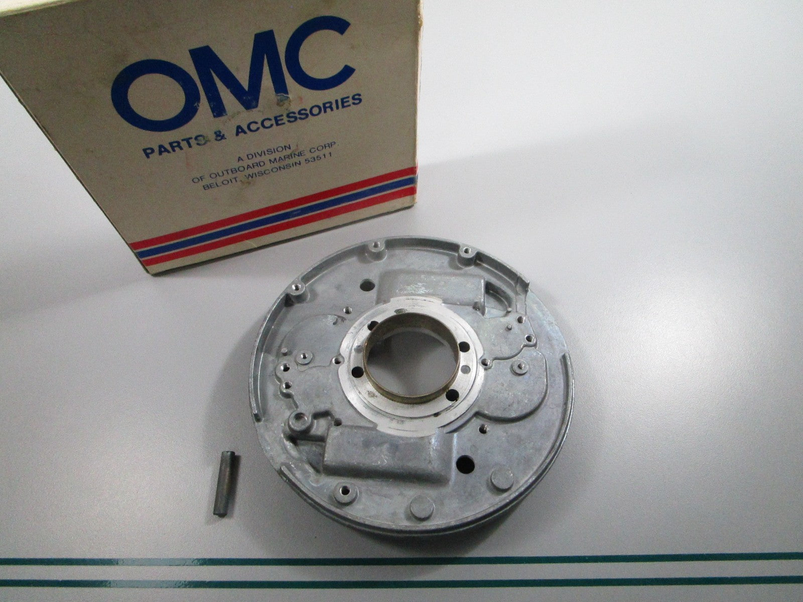 NEW OEM 581131 0581131 OMC Johnson Evinrude Armature Plate 0810