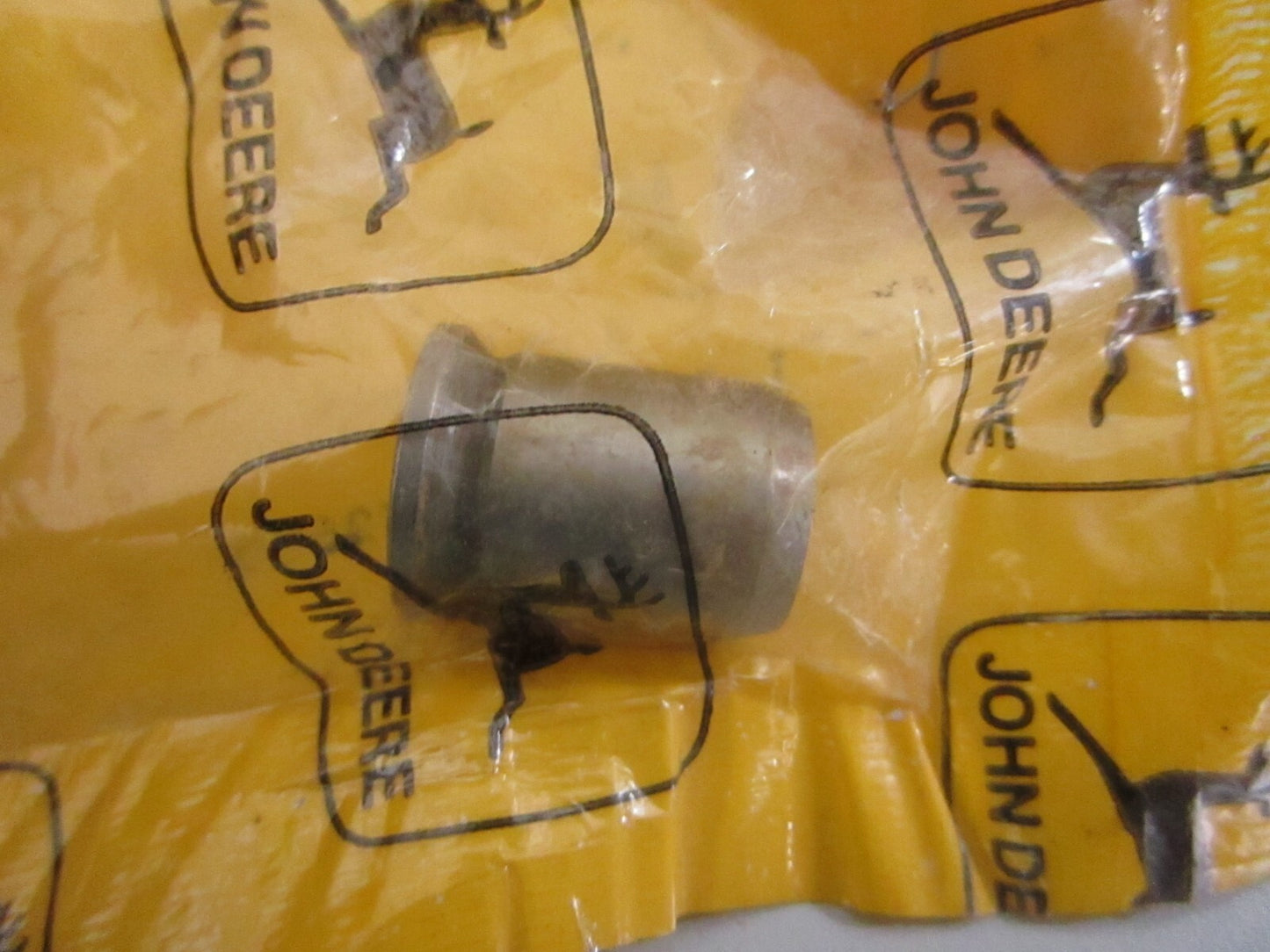 *NEW OEM* 0820 John Deere Plunger R32090