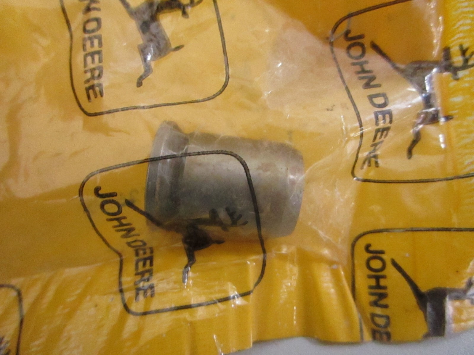 *NEW OEM* 0820 John Deere Plunger R32090