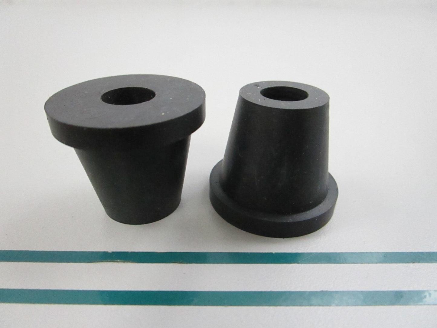 NEW OEM (LOT OF 2) 332413 00332413 OMC Johnson Evinrude Mount 0810