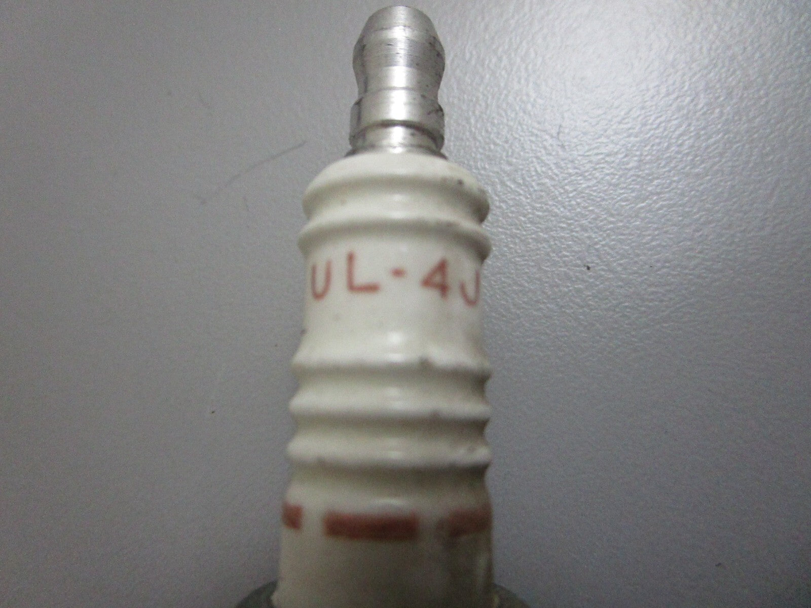 *NEW* 0810 Champion Spark Plug UL-4J
