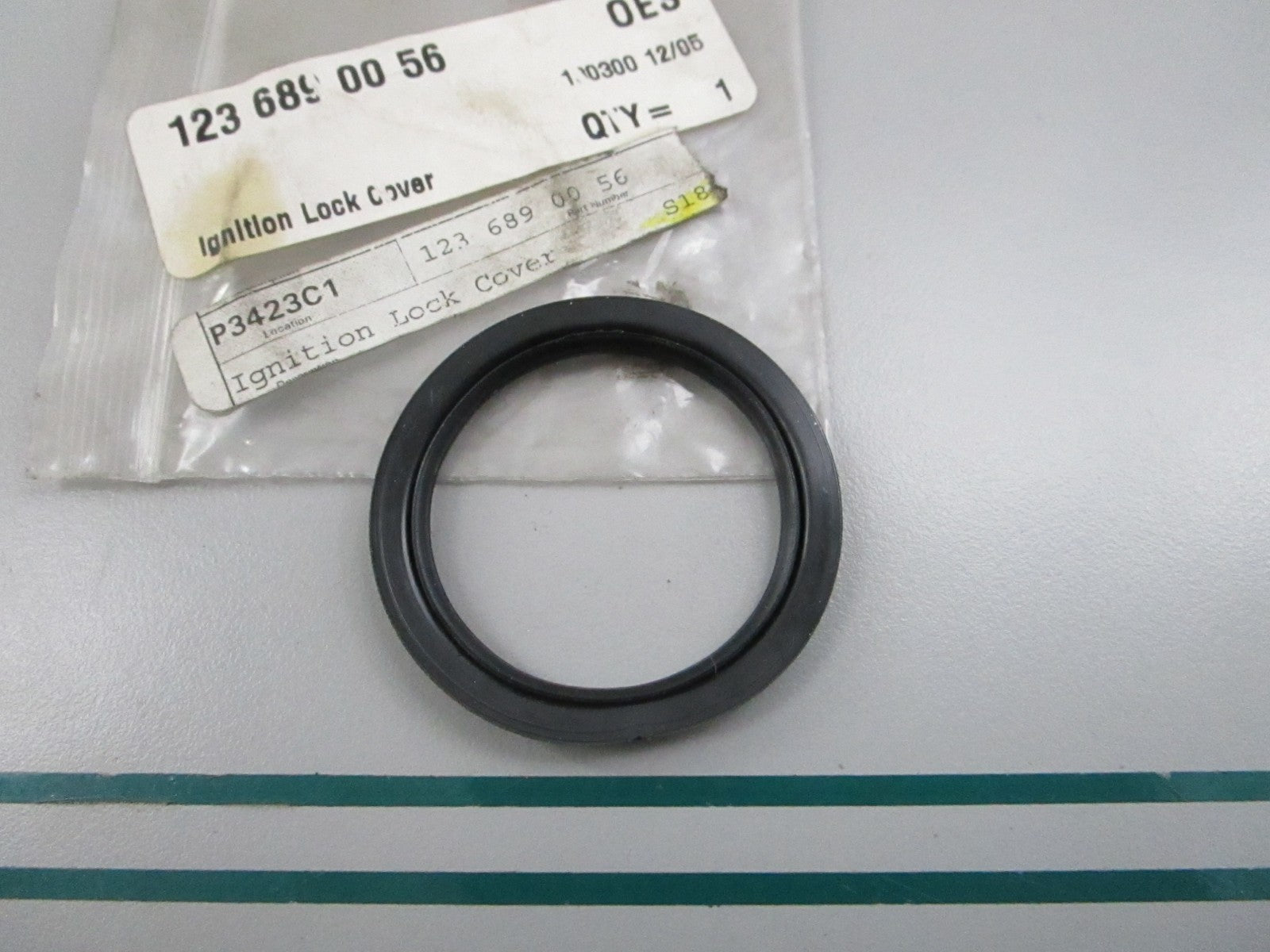 NEW OEM 1236890056 Mercedes-Benz Ring 0810